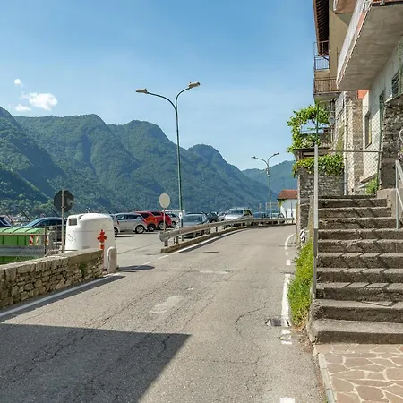 *holiday Home* W/patio & Fireplace + Lake View