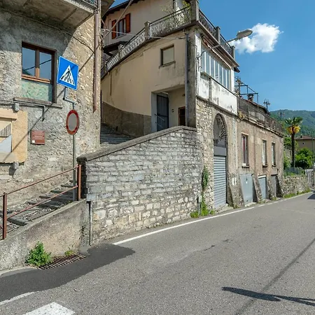 *holiday Home* W/patio & Fireplace + Lake View