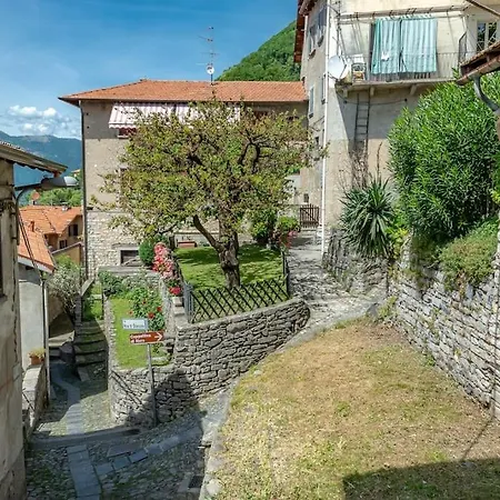 *holiday Home* W/patio & Fireplace + Lake View *