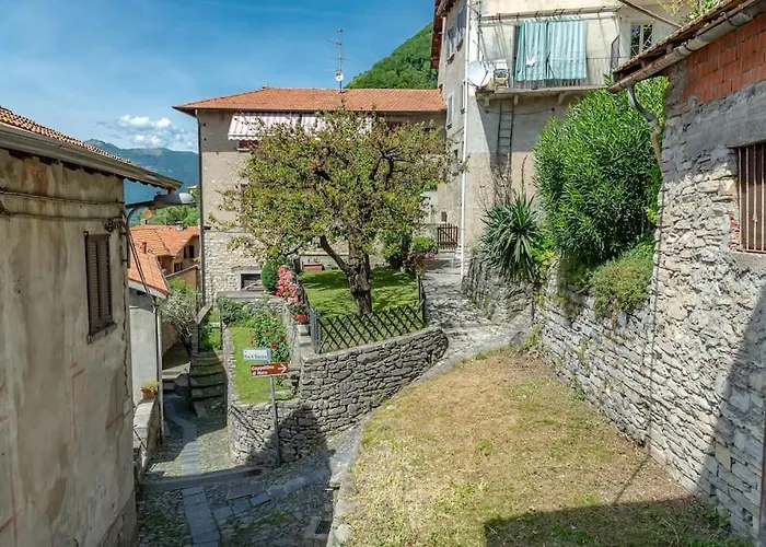 *holiday Home* W/patio & Fireplace + Lake View *