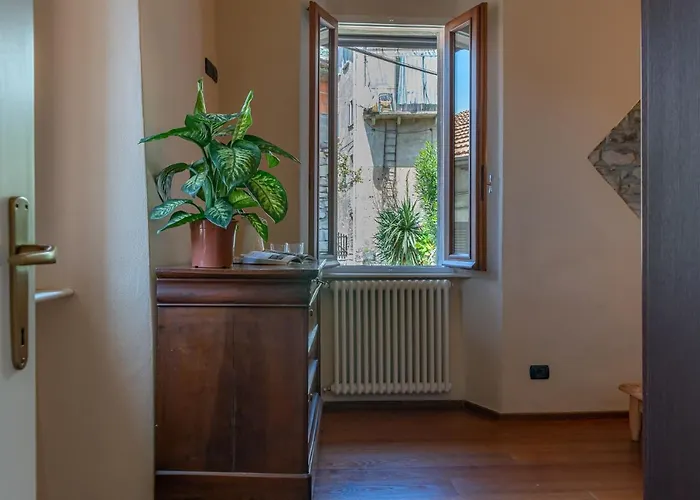 *holiday Home* W/patio & Fireplace + Lake View Apartment *