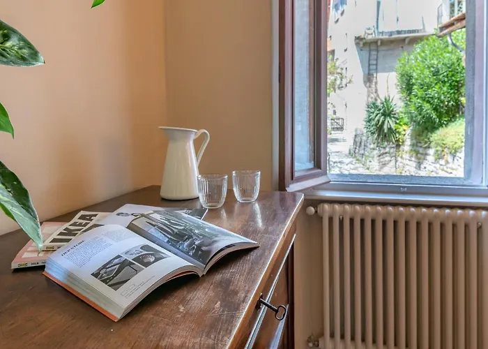 *holiday Home* W/patio & Fireplace + Lake View