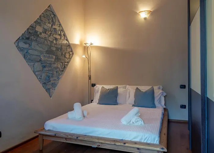 *holiday Home* W/patio & Fireplace + Lake View Apartment *