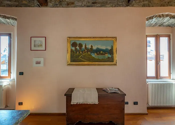 *holiday Home* W/patio & Fireplace + Lake View Apartment *