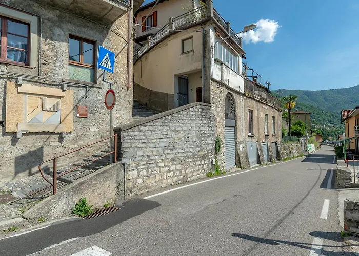 *holiday Home* W/patio & Fireplace + Lake View