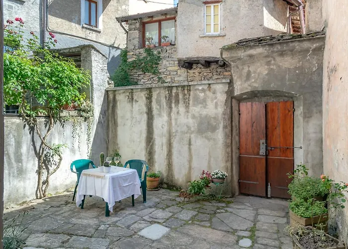 *holiday Home* W/patio & Fireplace + Lake View Apartment