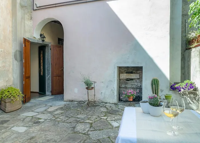 *holiday Home* W/patio & Fireplace + Lake View Apartment *