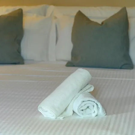 *holiday Home* W/patio & Fireplace + Lake View Appartement